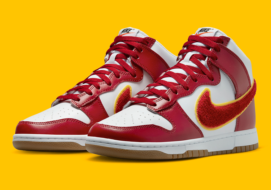 Nike Dunk High Chenille Gym Red